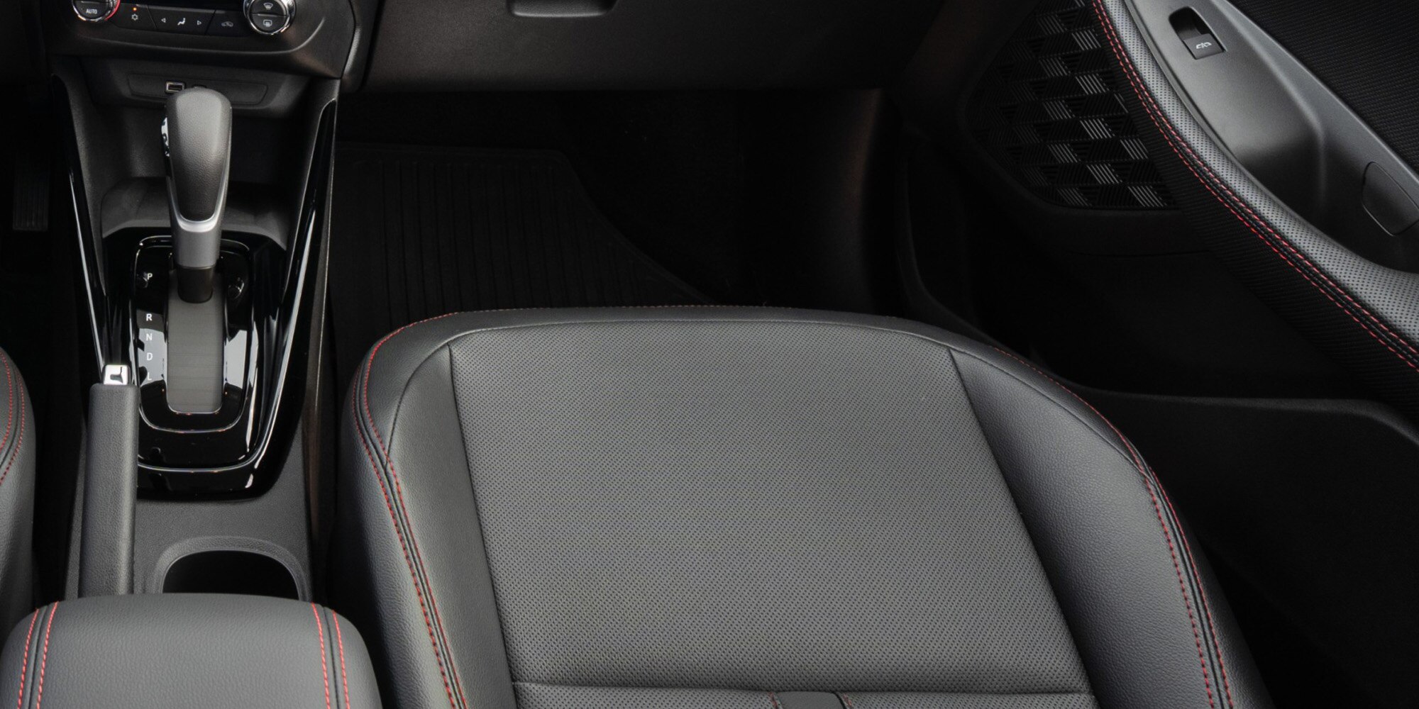 Chevrolet Montana 2026 com bancos de revestimento premium